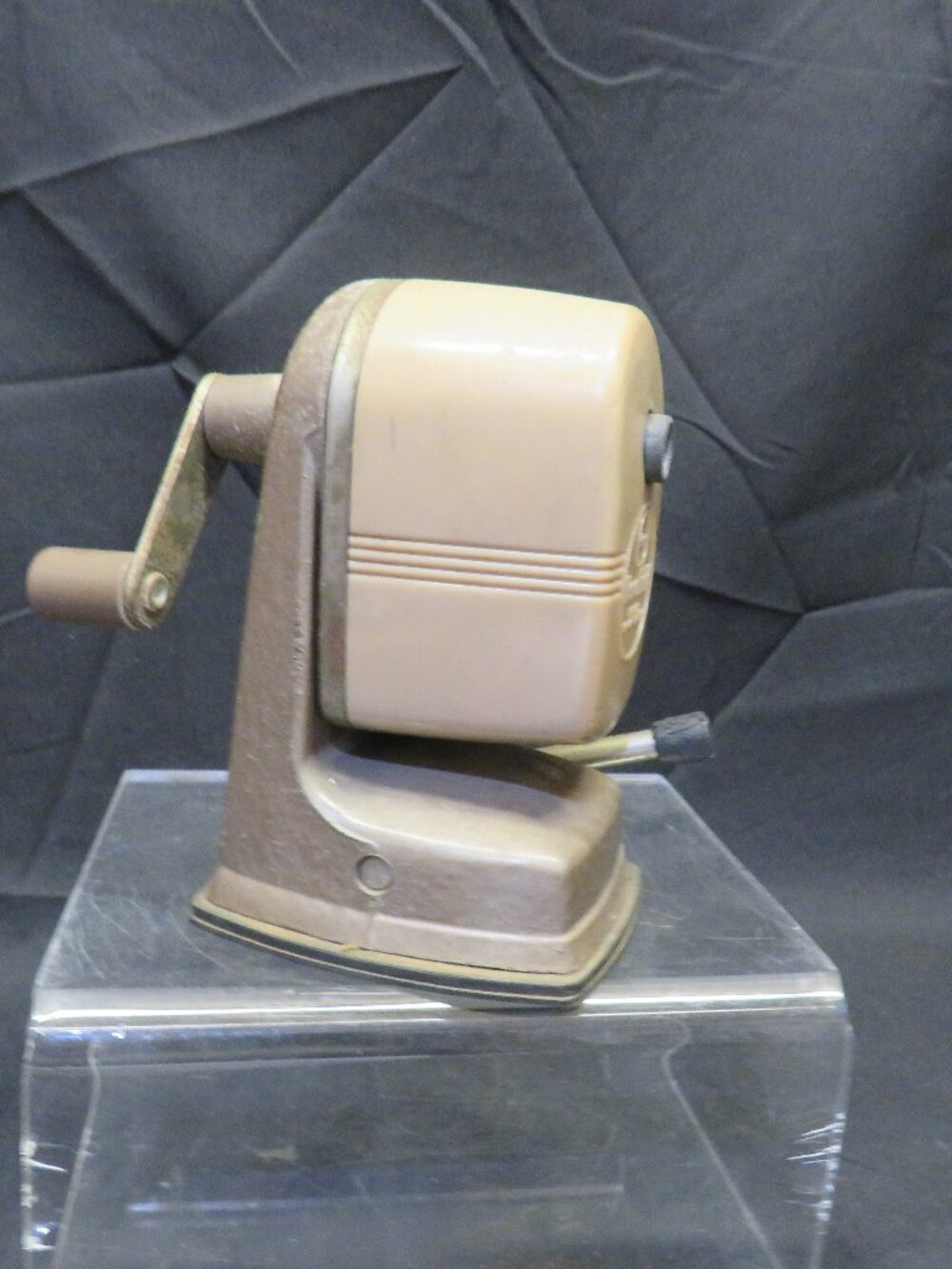 Vintage Vacuhold Pencil Sharpener APSCO Desk Top Hand Crank Made in USA